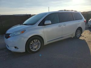 Toyota Sienna XLE 3.5L 6 2015