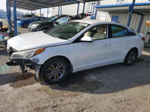 Hyundai Sonata SE 2.4L 4 2015