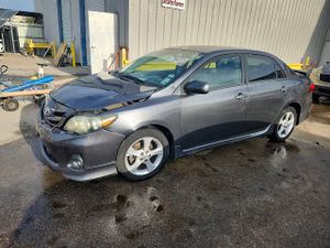 Toyota Corolla BASE 1.8L 4 2013