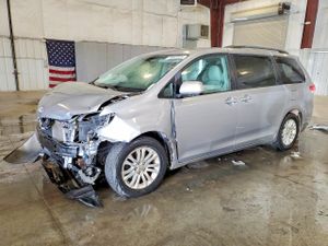 Toyota Sienna XLE 3.5L 6 2013