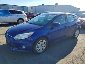 Ford Focus SE 2.0L 4 2012