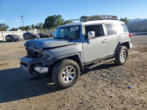 Toyota FJ Cruiser 4.0L 6 2014