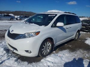 Toyota Sienna XLE 3.5L 6 2013