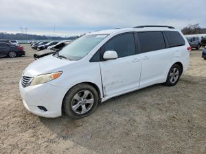 Toyota Sienna LE 3.5L 6 2012
