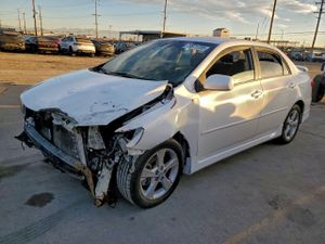 Toyota Corolla BASE 1.8L 4 2012