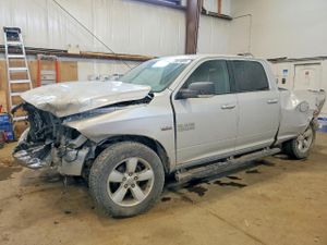 RAM 1500 SLT 5.7L 8 2015