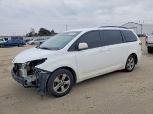 Toyota Sienna LE 3.5L 6 2011