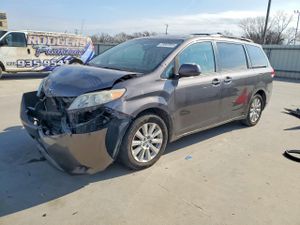 Toyota Sienna LE 3.5L 6 2012