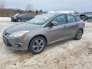 Ford Focus SE 2.0L 4 2014