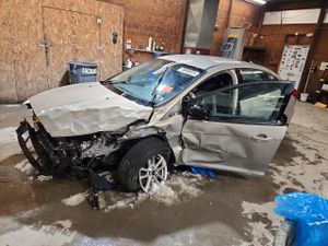 Ford Focus SE 2.0L 4 2015