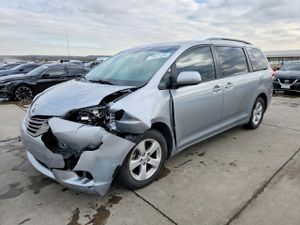 Toyota Sienna LE 3.5L 6 2014