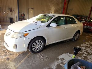 Toyota Corolla BASE 1.8L 4 2013