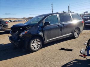 Toyota Sienna XLE 3.5L 6 2015