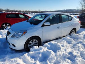 Nissan Versa S 1.6L 4 2014