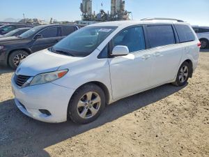 Toyota Sienna LE 3.5L 6 2013