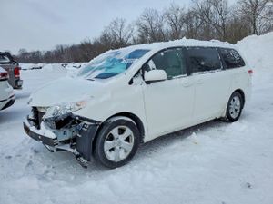 Toyota Sienna LE 3.5L 6 2011