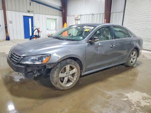 Volkswagen Passat SE 2.0L 4 2013