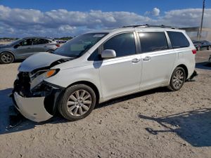 Toyota Sienna XLE 3.5L 6 2015