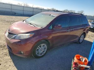 Toyota Sienna XLE 3.5L 6 2013
