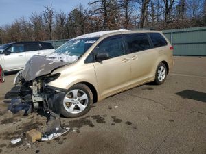 Toyota Sienna LE 3.5L 6 2011