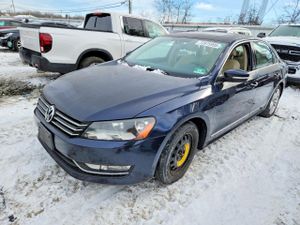 Volkswagen Passat SEL 1.8L 4 2014