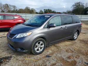 Toyota Sienna LE 3.5L 6 2011