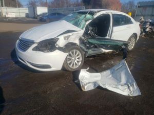 Chrysler 200 TOURING 2.4L 4 2013