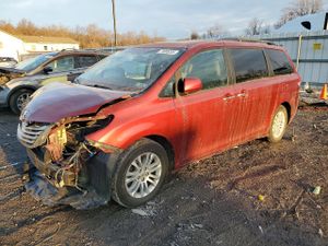 Toyota Sienna XLE 3.5L 6 2011