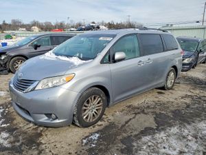 Toyota Sienna XLE 3.5L 6 2012