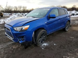 Mitsubishi Outlander ES 2.0L 4 2015