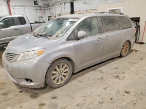 Toyota Sienna LE 3.5L 6 2012
