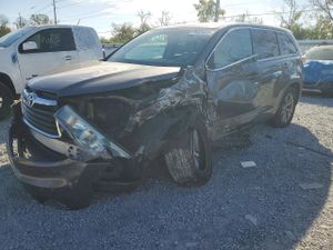 Toyota Highlander LE 3.5L 6 2015
