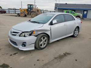 Toyota Corolla BASE 1.8L 4 2013