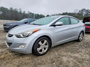Hyundai Elantra GLS 1.8L 4 2013