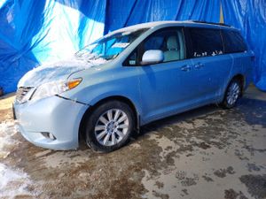 Toyota Sienna XLE 3.5L 6 2015