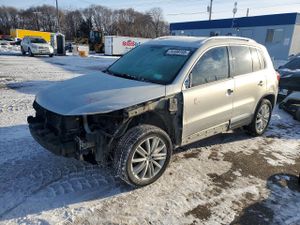 Volkswagen Tiguan S 2.0L 4 2012