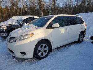 Toyota Sienna LE 3.5L 6 2015