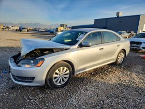 Volkswagen Passat S 1.8L 4 2014