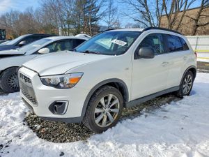 Mitsubishi Outlander LE 2.0L 4 2013