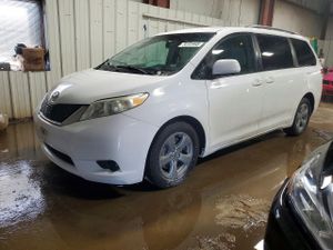 Toyota Sienna LE 3.5L 6 2011