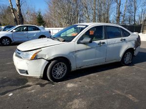 Ford Focus SE 2.0L 4 2010