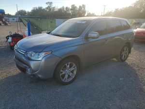 Mitsubishi Outlander SE 2.4L 4 2014