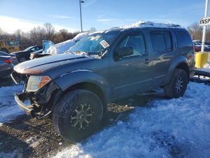 Nissan Pathfinder LE 4.0L 6 2005