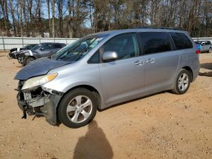 Toyota Sienna LE 3.5L 6 2013