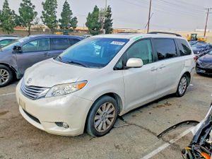 Toyota Sienna XLE 3.5L 6 2012