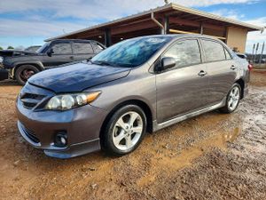 Toyota Corolla BASE 1.8L 4 2013