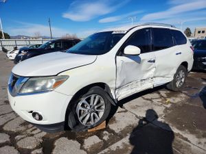 Nissan Pathfinder S 3.5L 6 2013