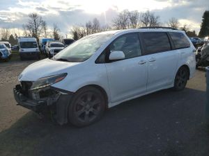 Toyota Sienna SPORT 3.5L 6 2015