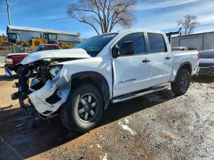 Nissan Titan S 5.6L 8 2014