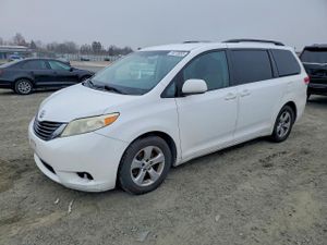 Toyota Sienna LE 3.5L 6 2011
